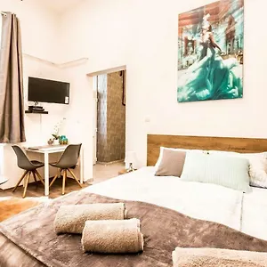 Amazon Near The Famous Party Boulevard Apartamento Budapest