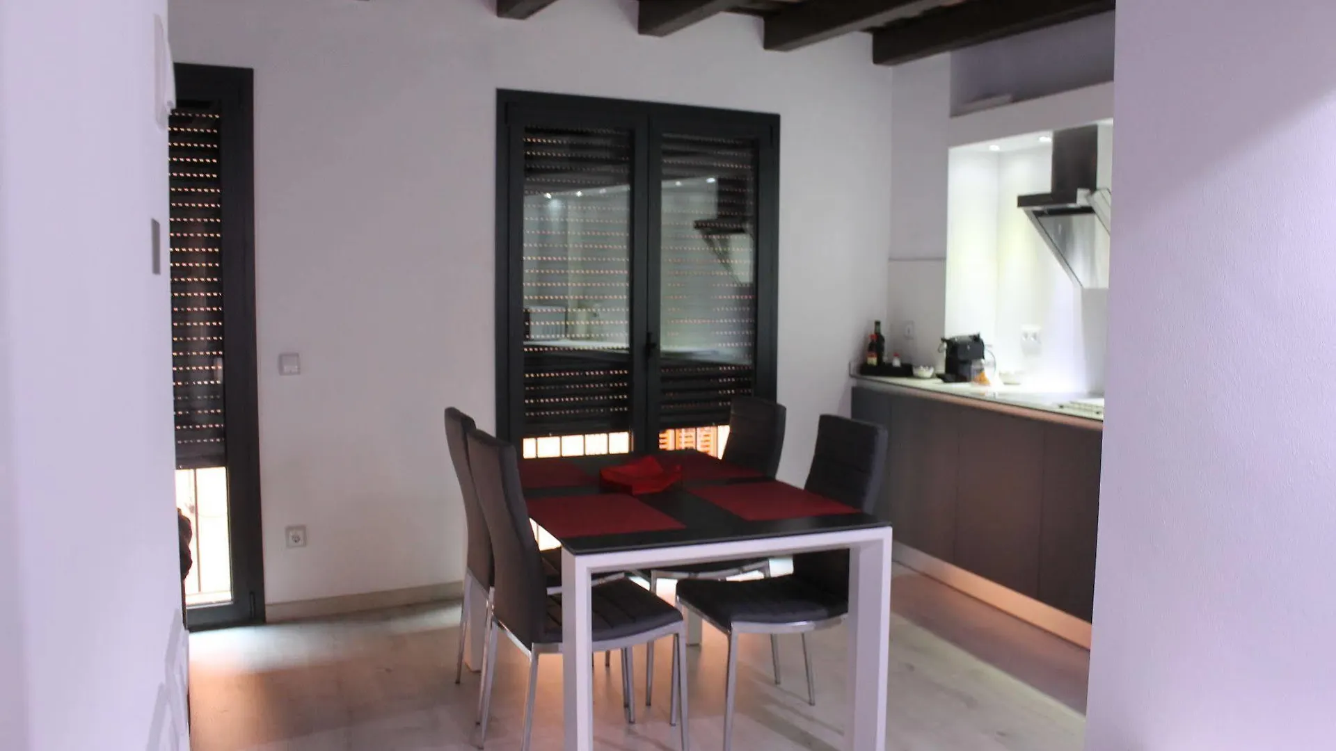 Apartaments Y Habitacions Entre Volcans Olot 0*,  Spain